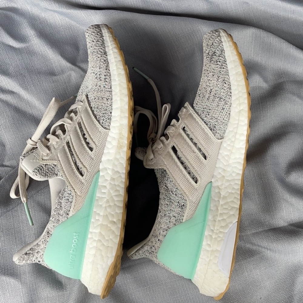 Adidas ULTRABOOST Athletic Shoe! Size 7.